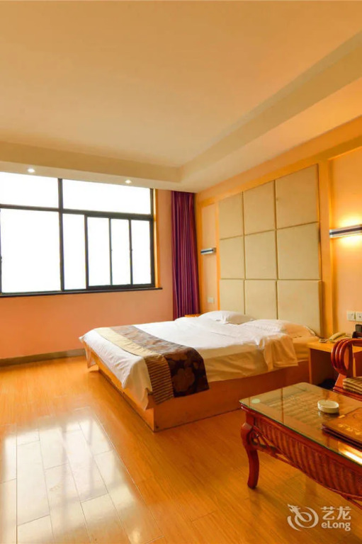 Xianning Jia Yuan Business Hotel