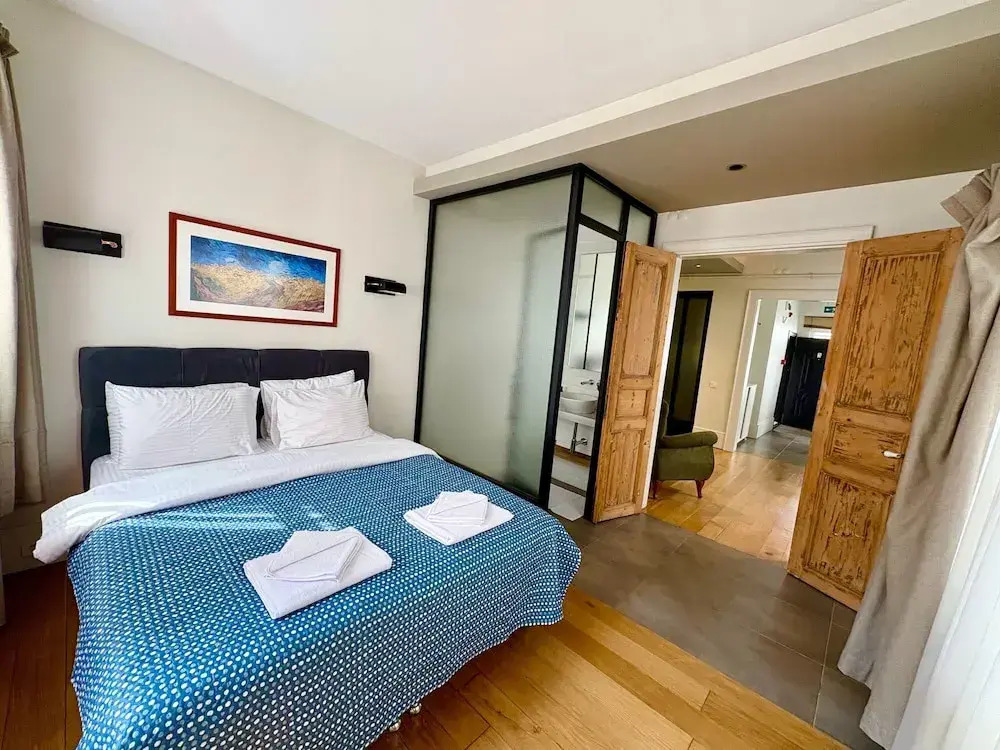 Galata Port Flats Chakra 3