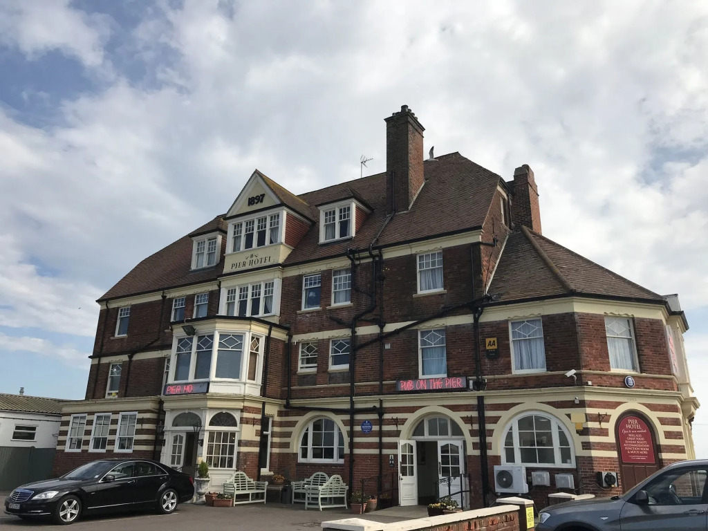 Pier Hotel