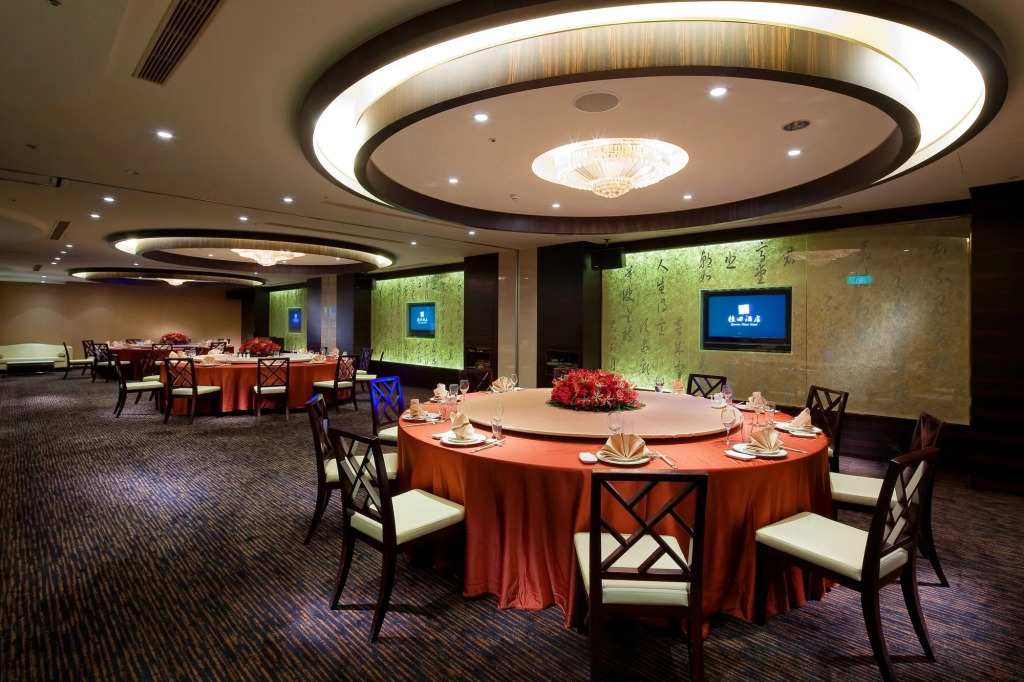 Queena Plaza Hotel