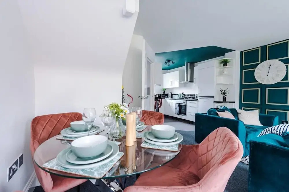 Lovely 4 Bed Litherland Apartment