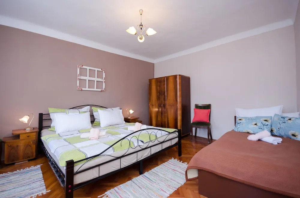 House Božica with sauna & heated pool
