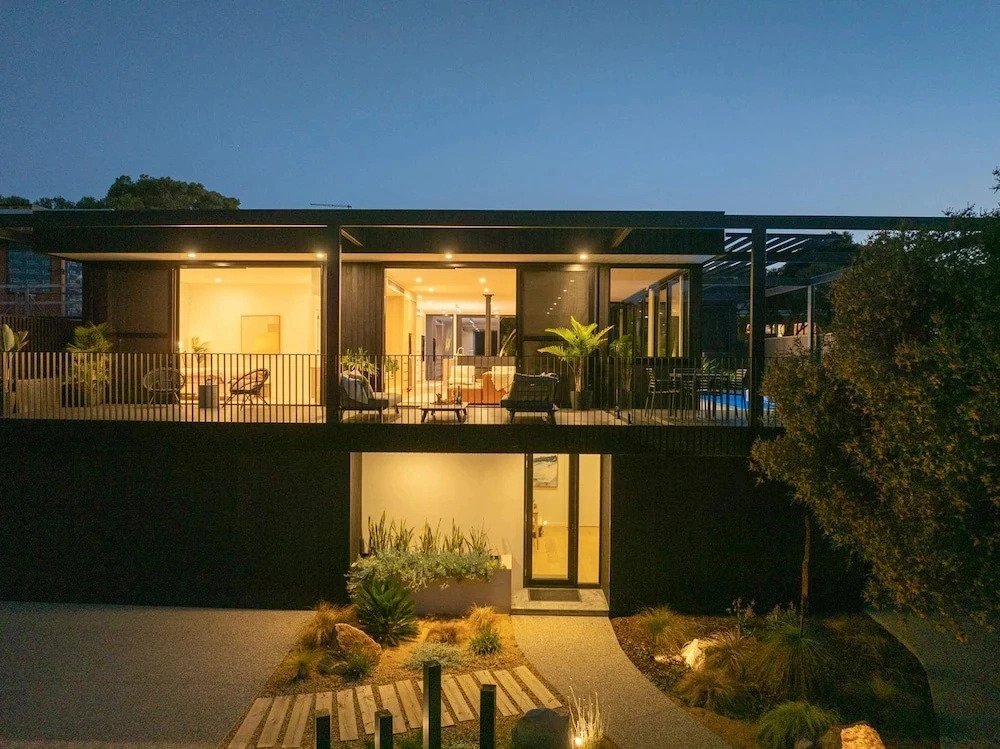 The Luxe Seabreeze Heated Pool Spa Cinema