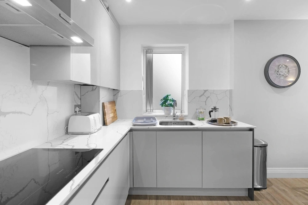 The Isleworth Garden Retreat 3BR 2BA with Gated Parking