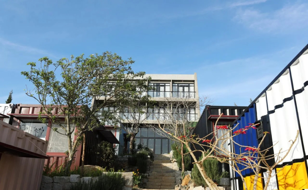 The Dalat Shelter