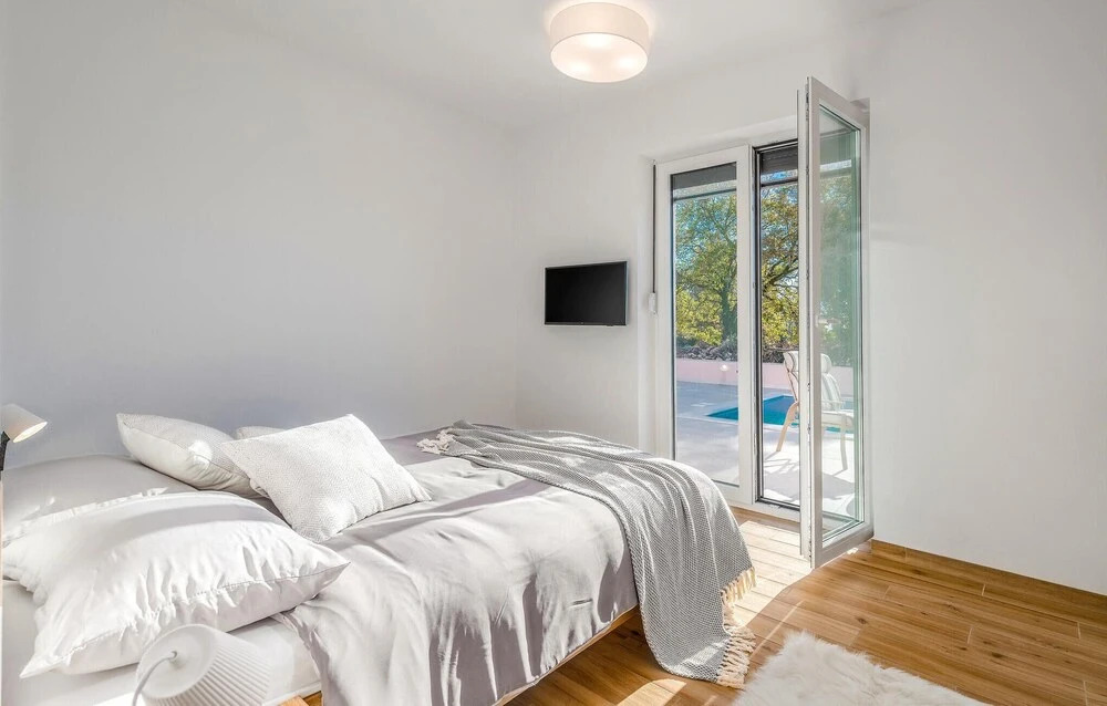 Amazing Home in Fazana with Outdoor Swimming Pool, Hot Tub & 4 Bedrooms