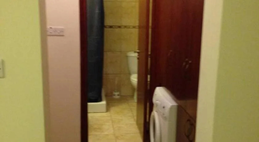 Lakis Court