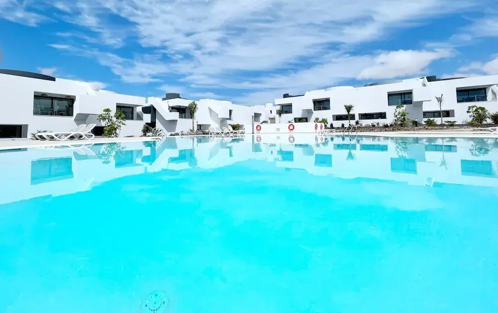 Superior Apartment Sleeps 2 With Pool