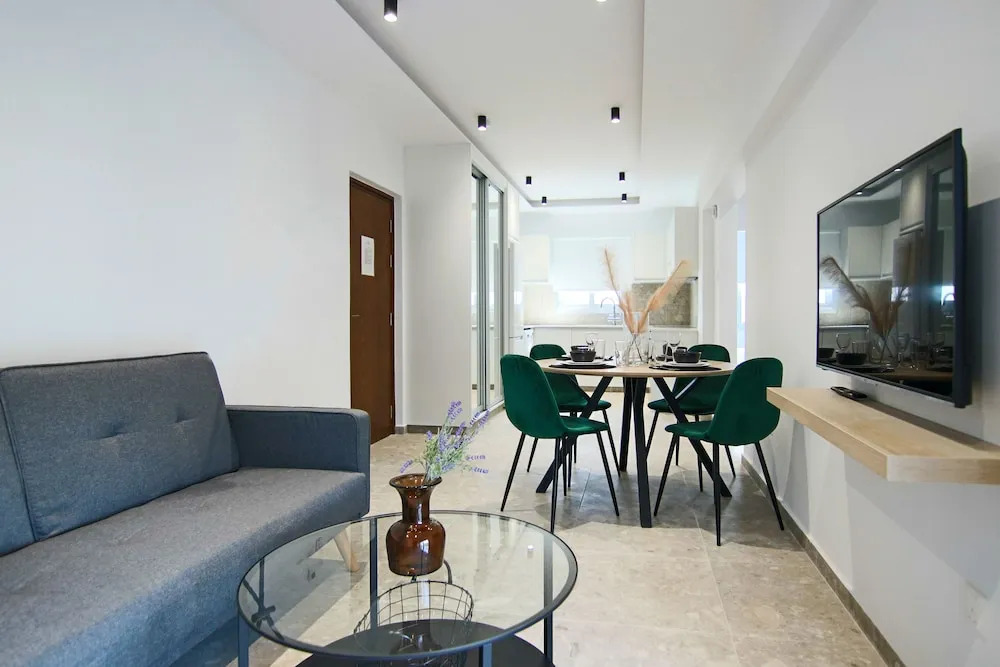 Phaedrus Living: Seaside Luxury Flat Lighthouse 69