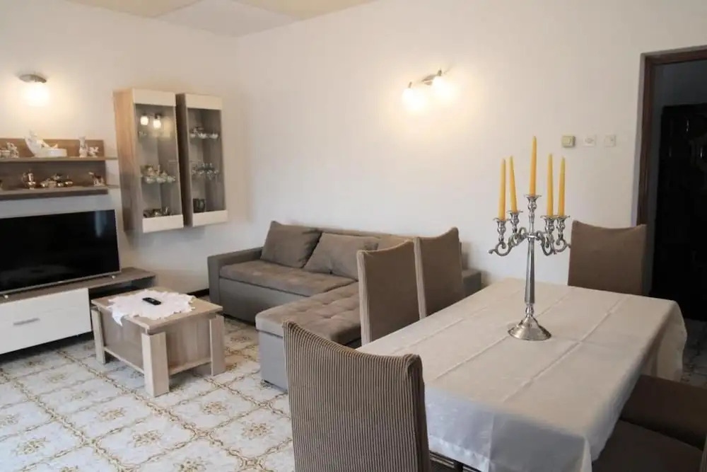 Barbara's 3 Bedroom Apartment