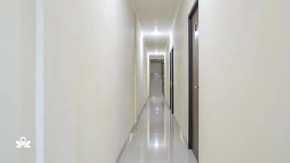 ZEN Rooms Near ITC Roxy Mas