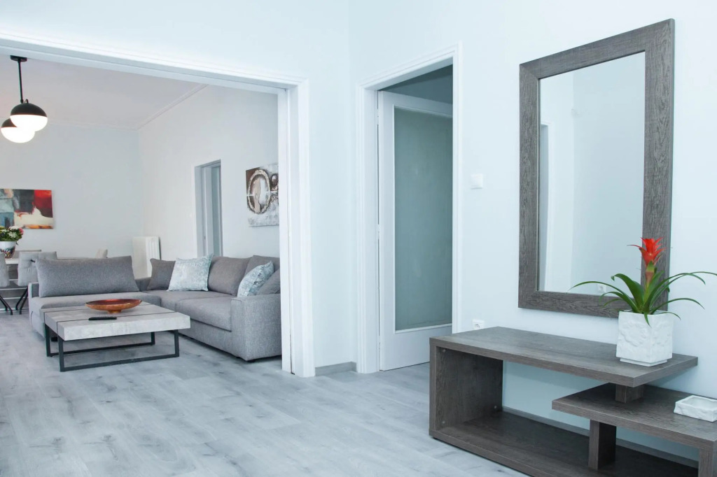 Sunny and Minimal apt in Glyfada With 3 Bdrm
