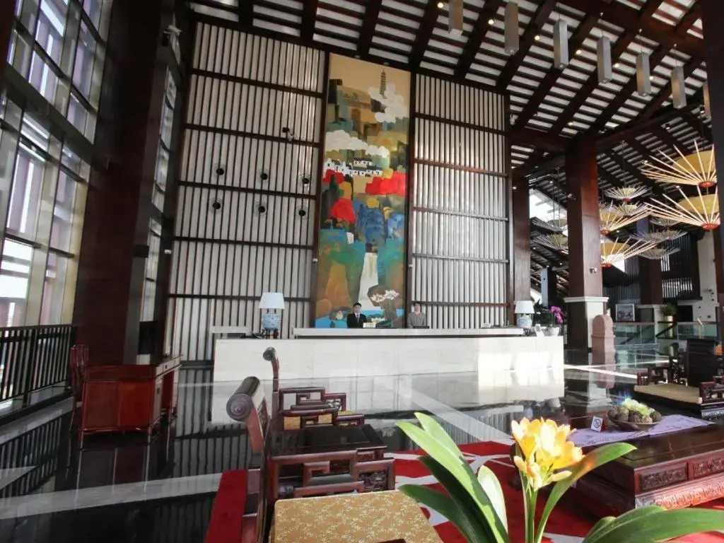 Lotus Hill Yuehai Hotel