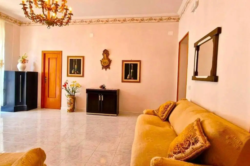 Trekking Lovers Vacation Home With Town View