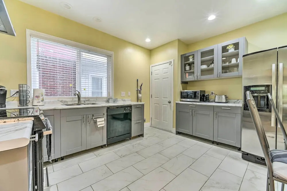 Elegant Detroit Home w/ Yard ~ 5 Mi to Dtwn!