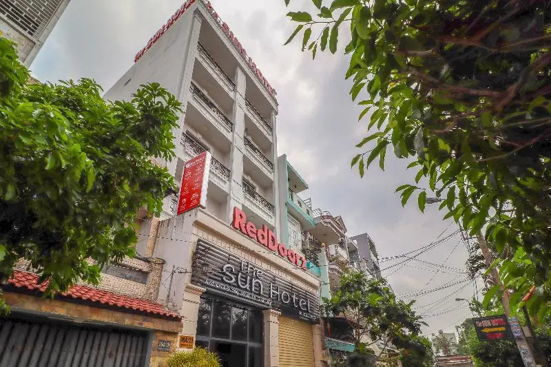 RedDoorz near Vincom Go Vap 2