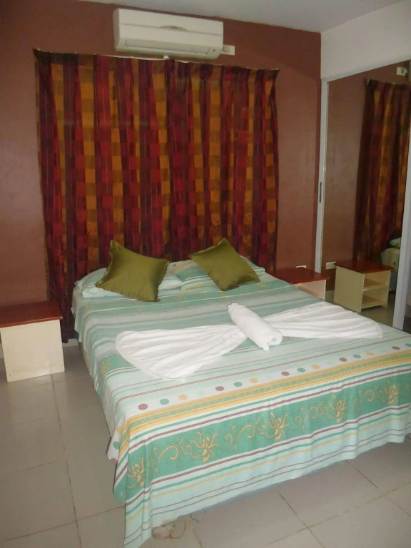 Roxon Apartments