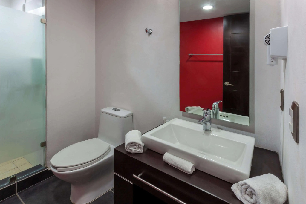 Ramada by Wyndham Acapulco Hotel & Suites