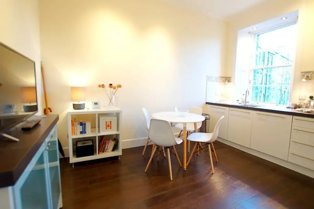 JOIVY City Centre Chic for two Next to Calton Hill