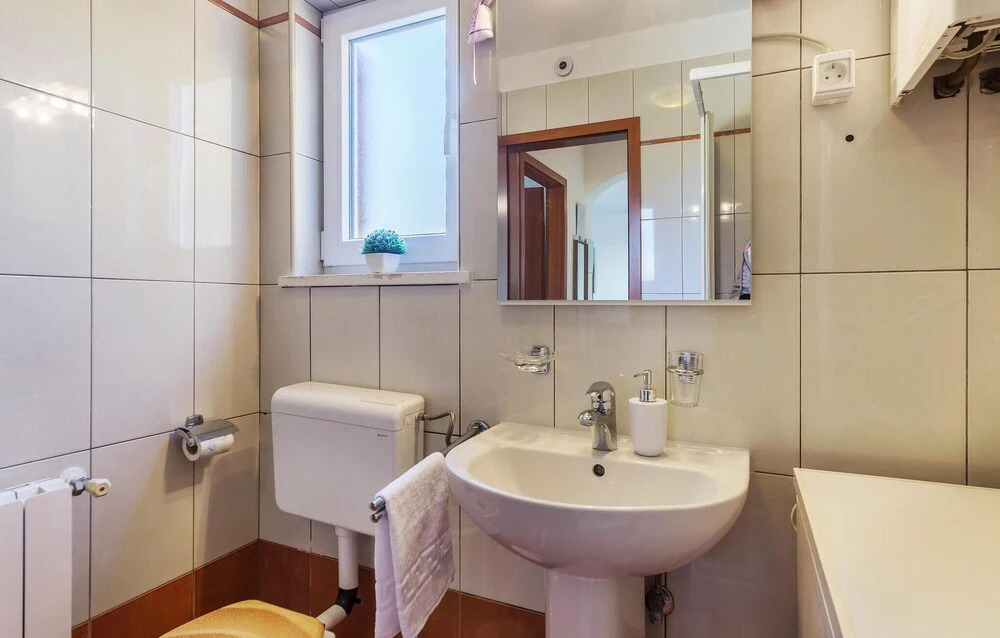 Awesome Apartment in Banjole With Wifi, 1 Bedrooms and Outdoor Swimming Pool