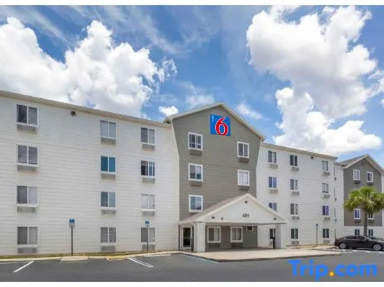 Motel 6 Suites Fort Myers FL