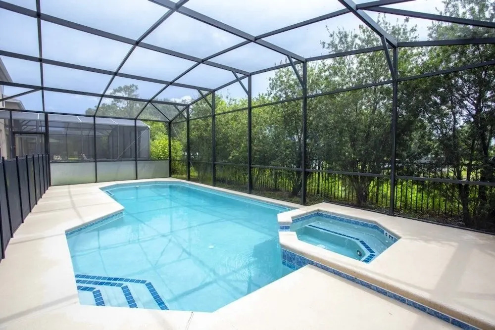 6-bedroom house w/ private pool 10 min from Disney