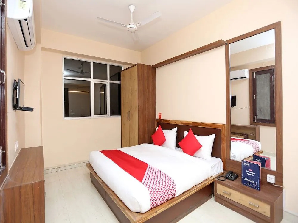 OYO Flagship 15751 Main Wazirabad Road