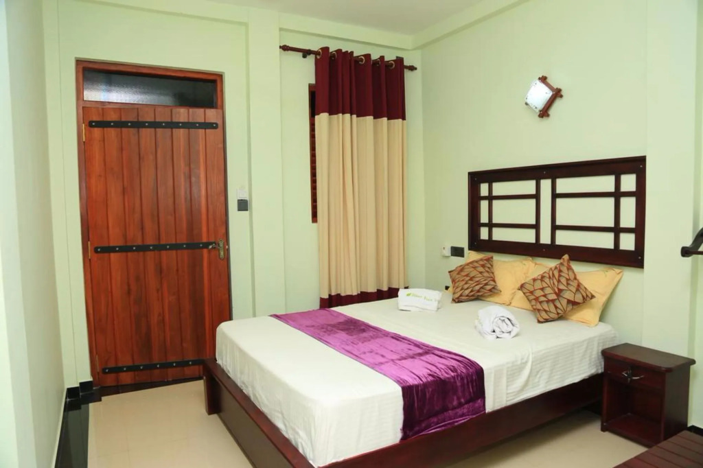 Yala River Face Inn