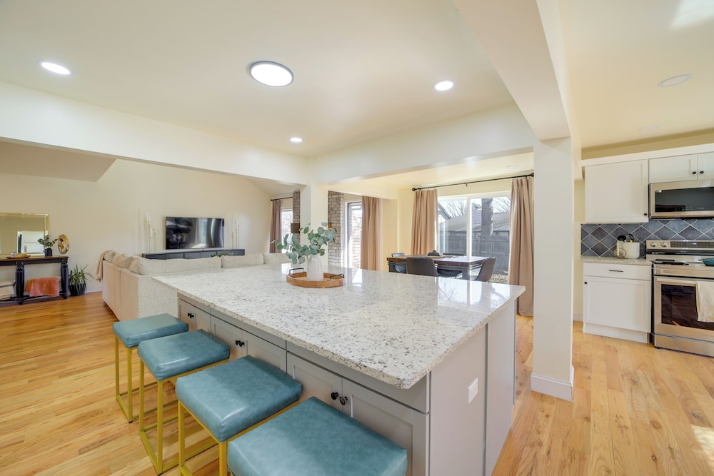 Groups Welcome, Central Location! Tulsa Gem + Yard