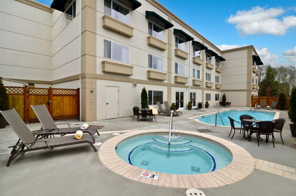 Best Western Plus Edmonds Harbor Inn