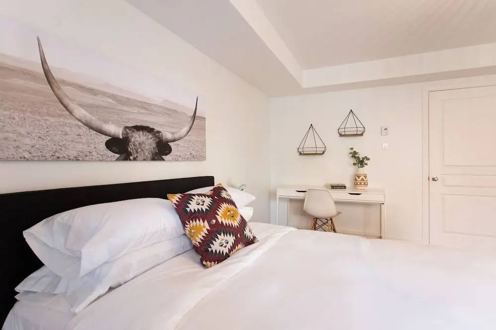 Fresh & Styled 2 Bedroom Apt in Mile End