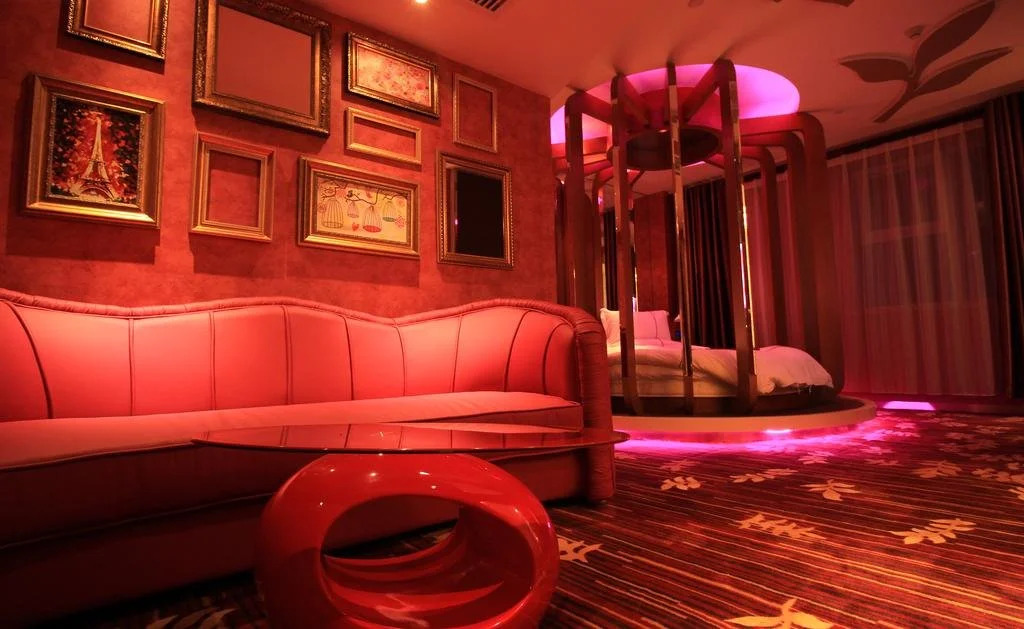 Crystal Theme Hotel
