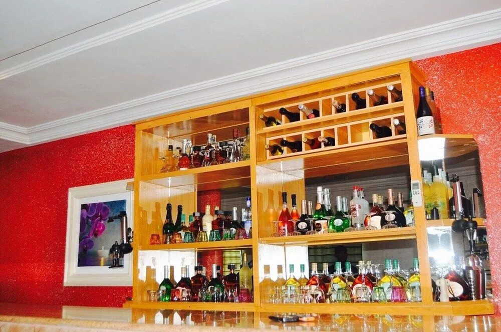 Ne-Yo Hotel and Suites