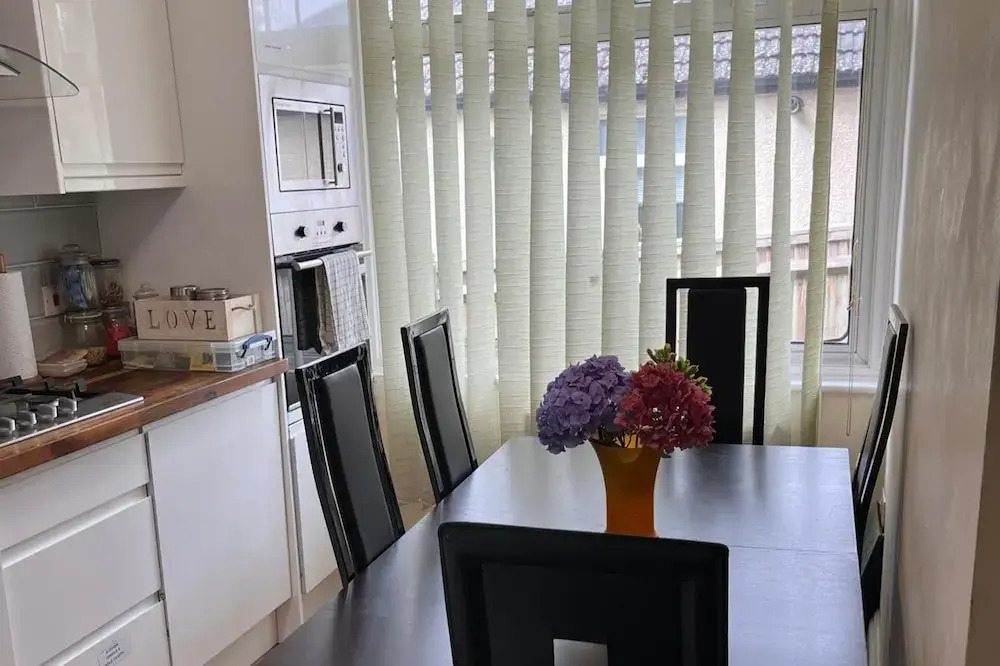 3 Bed Cottage Retreat - Private Garden & Parking