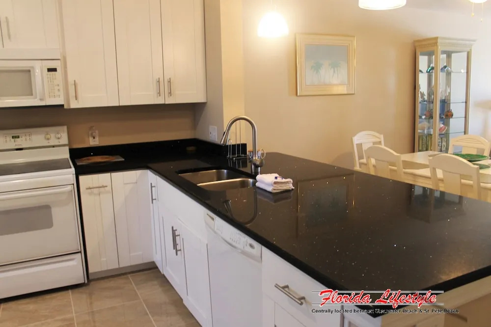 Sea Breeze 303 Apartment
