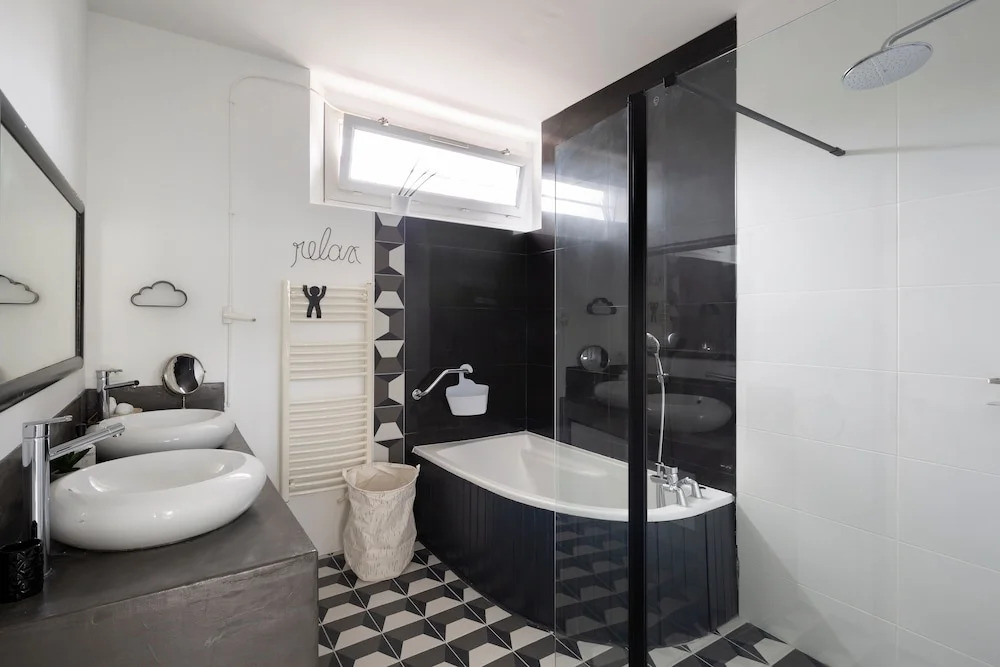 Le 32 - Loft Pop Art - 3 Chambres Avec Parking Privé