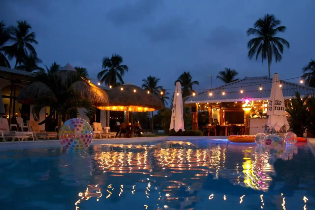 Show Pony Beach Resort and Suites