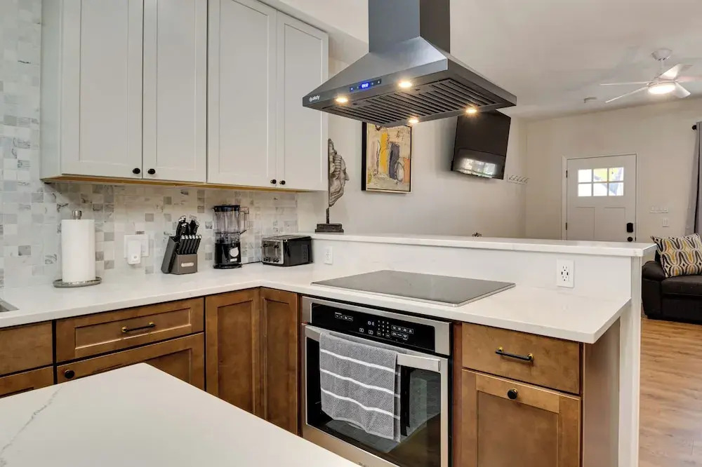 3 Mi to Dtwn Indy: Urban Retreat w/ Outdoor Space