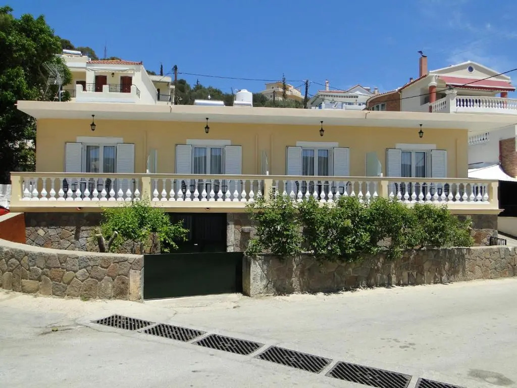 Chrysanthe's Apartments Νο3