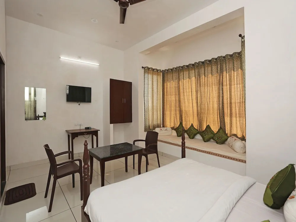 OYO 9723 Home Farm Stay Connaught Palace
