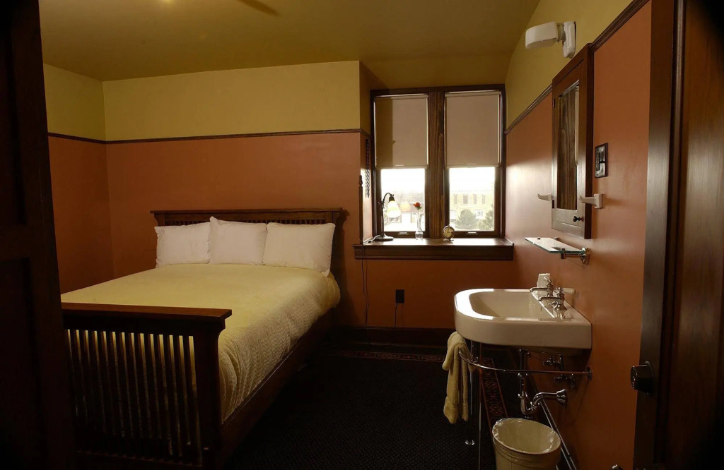 Midland Railroad Hotel