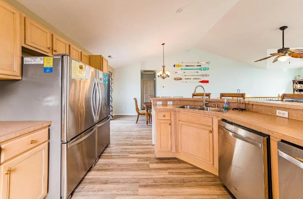 King BEEch - Southern Shores, 300 Yds to Beach, Ocean View, Pool, Hot Hub, Fenced Yard
