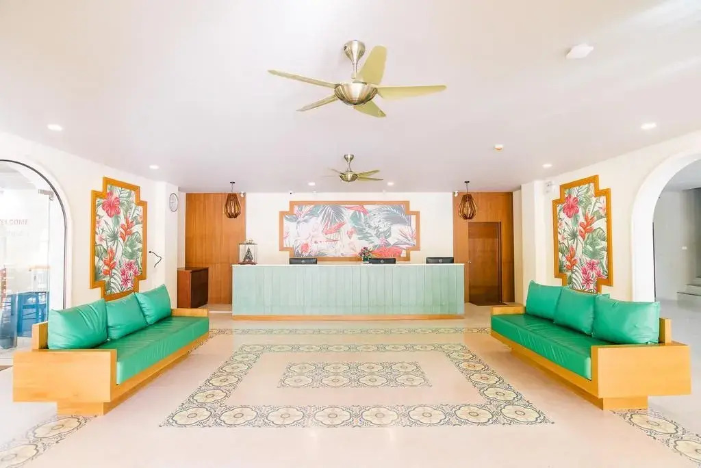 ROYAL PINEAPPLE HOTEL l a welcome to wealth and good fortune