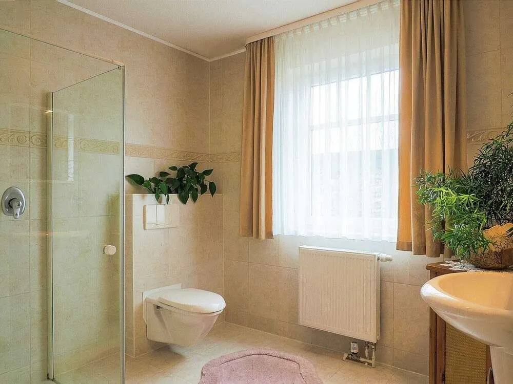 Modernes Apartment in Kuehlungsborn mit Garten