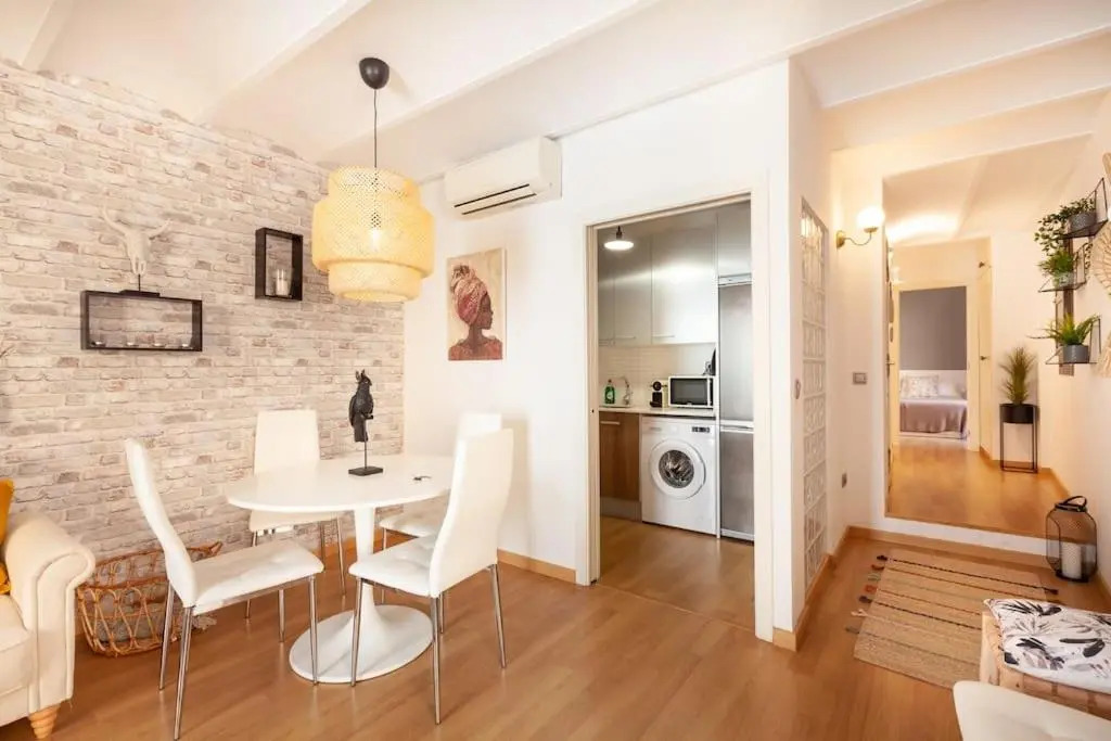 Beautiful Apartment in Abat Street by Batuecas
