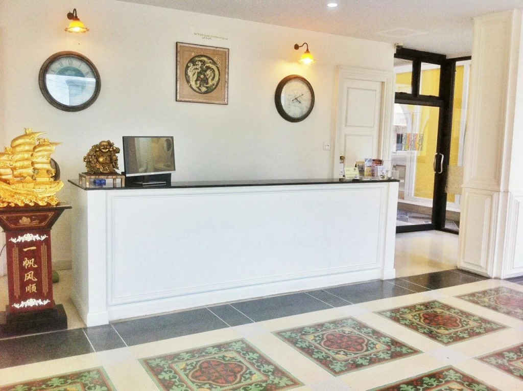 Hotel B