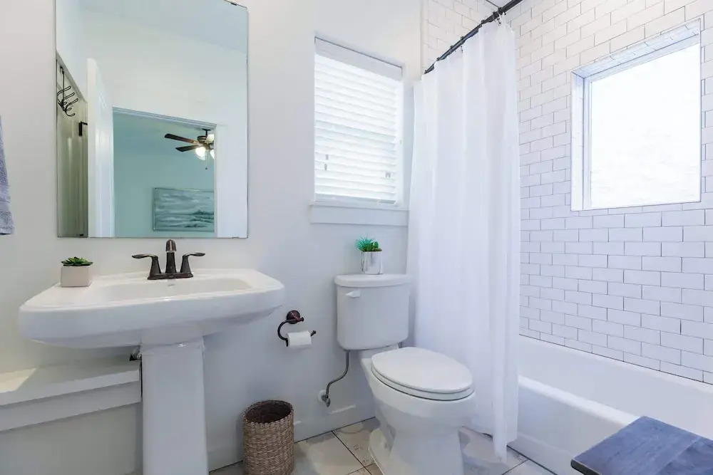 Comfy 3bdr Right in Town Sleeps 10