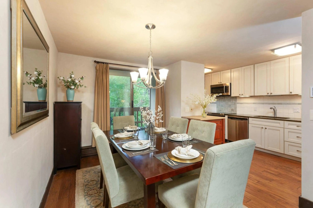 Riverfront 2 BR - Steps to Town & Gondola, Hot Tub