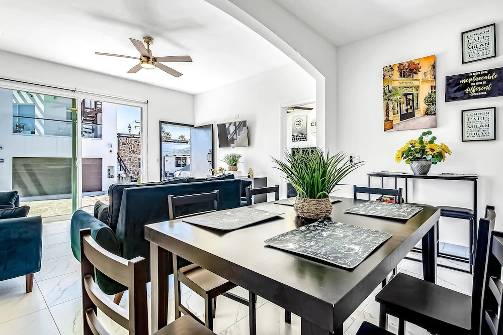 Dog-friendly Home 3 Rows to Beach With Rooftop Deck, Pool, hot Tub, & Kitchen