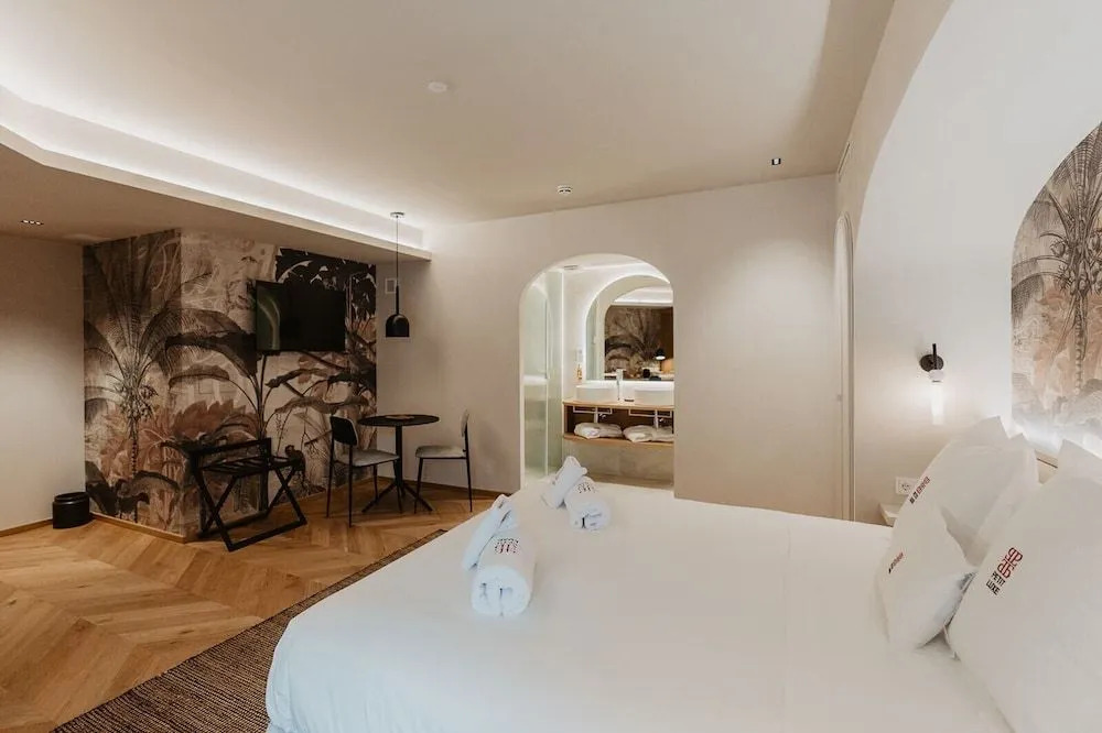 Hotel Petit Luxe
